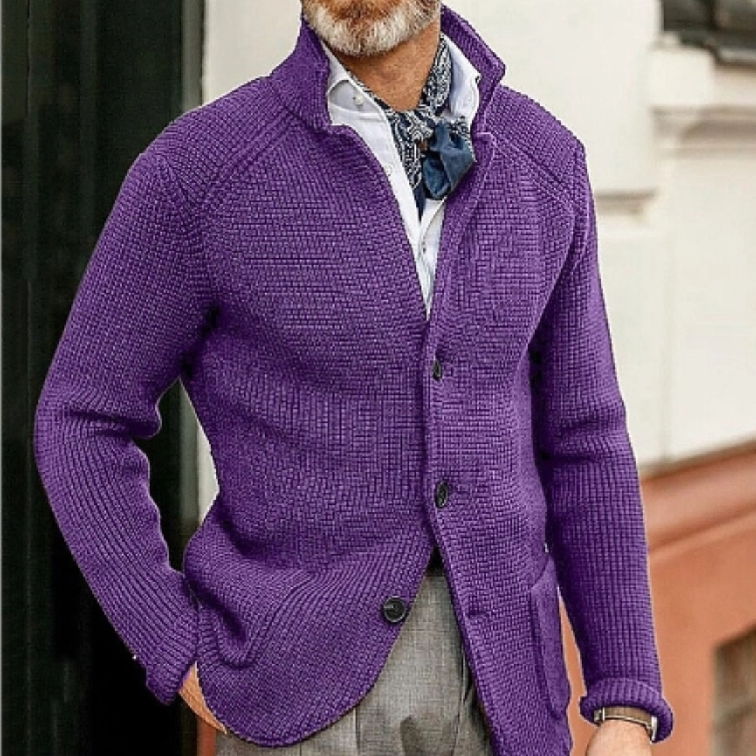 Elegante Herren-Strickjacke mit Knopfleiste, warm und vielseitig, ideal für kalte Tage. Perfekt für verschiedene Anlässe.