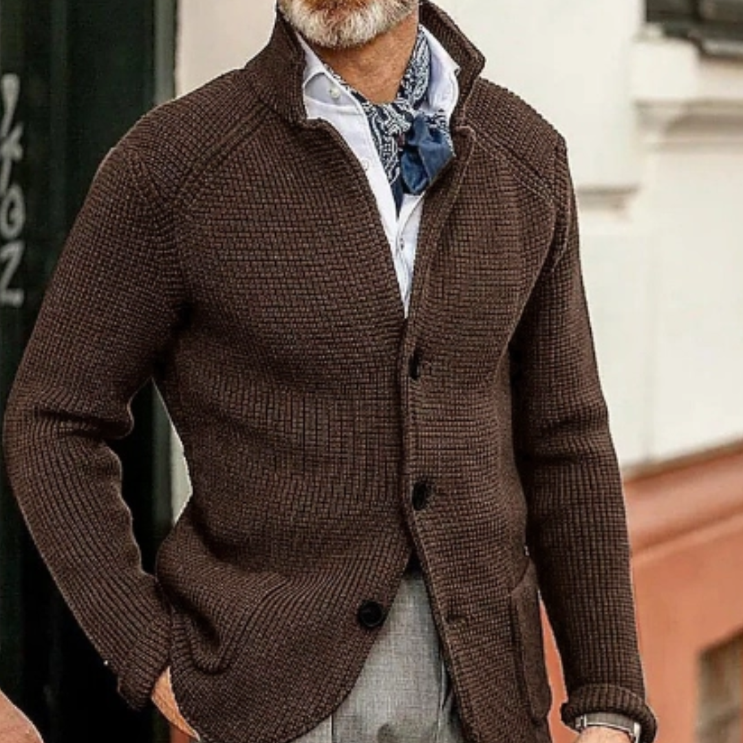 Elegante Herren-Strickjacke mit Knopfleiste, warm und vielseitig, ideal für kalte Tage. Perfekt für verschiedene Anlässe.