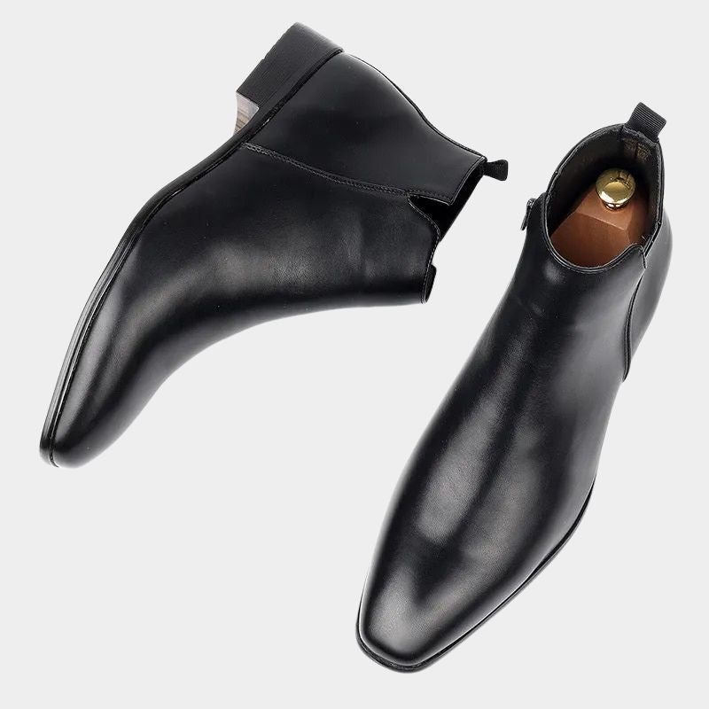 "Elegante Herrenstiefel im Vintage-Design, braune Lederoptik, schmale Passform, ergonomische Sohle für hohen Tragekomfort."
