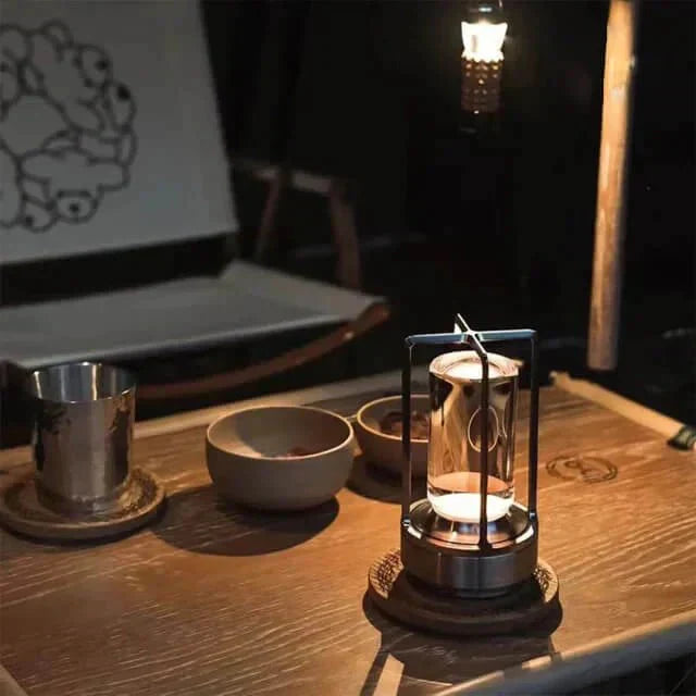 Elegante Kristall-Tischlampe mit Edelstahl, Touch-Bedienung und dimmbarer Beleuchtung in luxuriösem Design.