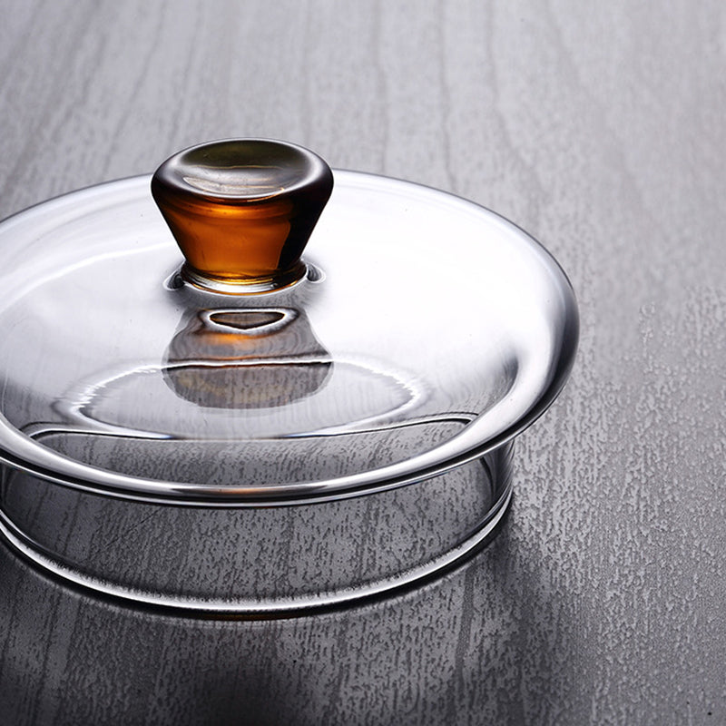 Elegante Teekanne aus gehämmertem, hitzebeständigem Glas mit integriertem Sieb und goldfarbenem Griff. Ideal für Teegenuss.