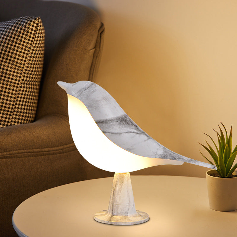 "Elegante vogelförmige Lampe mit drei LED-Leuchtstufen für flexible, energiesparende Beleuchtung und stilvolles Ambiente."