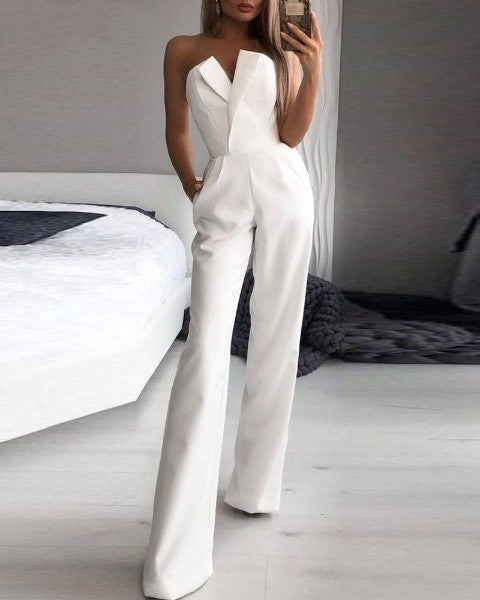 Eleganter ärmelloser Damen-Jumpsuit, der figurbetont sitzt, in weich fallendem Stoff und vielseitigem Design für jeden Anlass