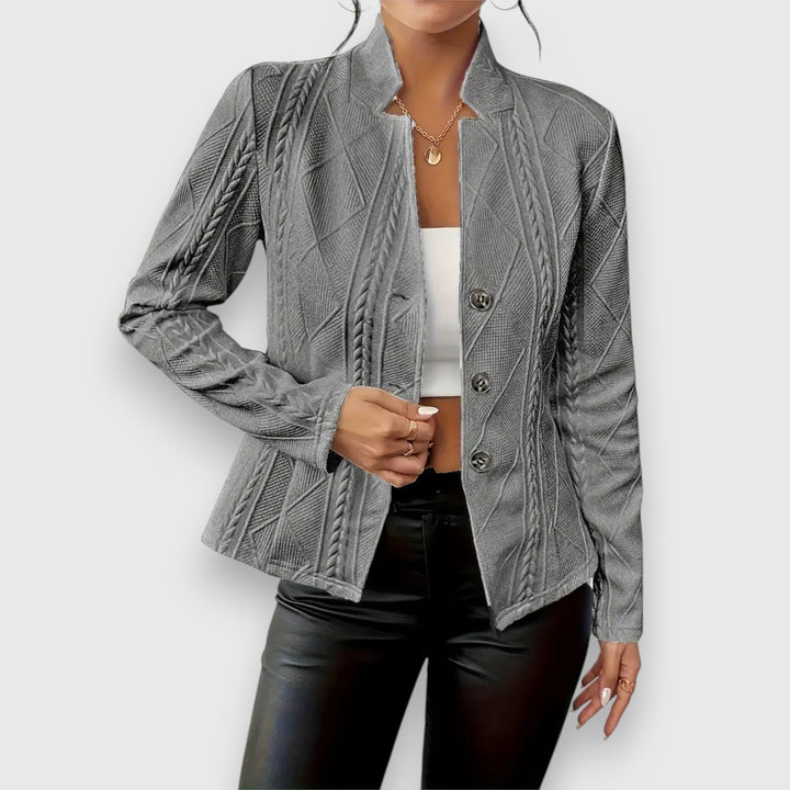 Eleganter Damen Blazer aus Premium Stoff, handgefertigt, zeitloses Design, perfekte Passform, ideal für jeden Anlass.