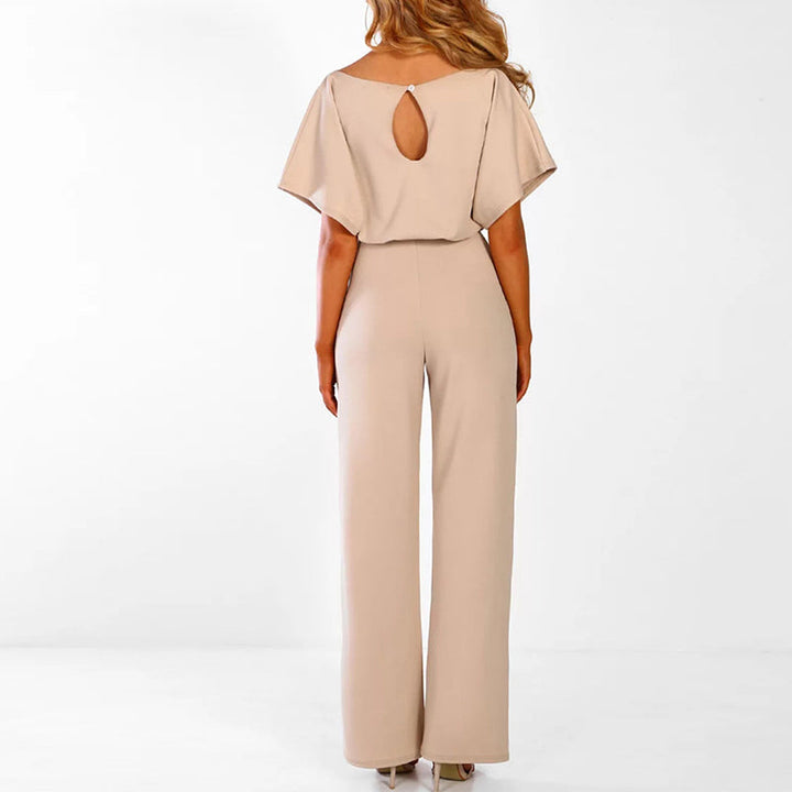 "Eleganter Damen Jumpsuit in Beige, Schwarz und Pink, mit Gürtel und fließender Silhouette, ideal für Sommer."