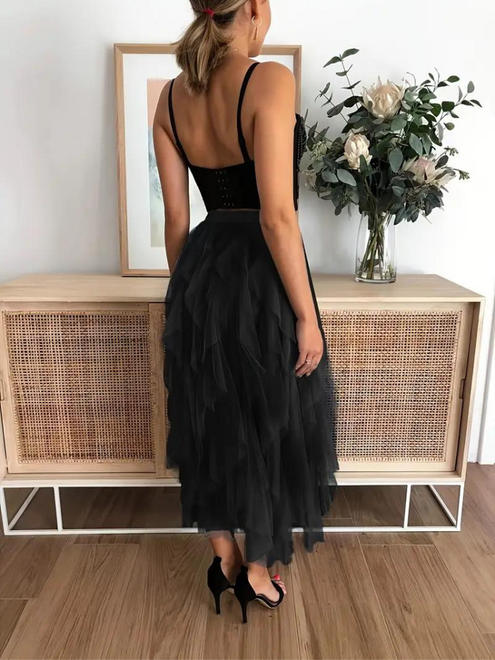 Eleganter Damen-Rüschenrock aus fließendem Tüllstoff, feminin mit Rüschen, ideal für festliche und lässige Anlässe.