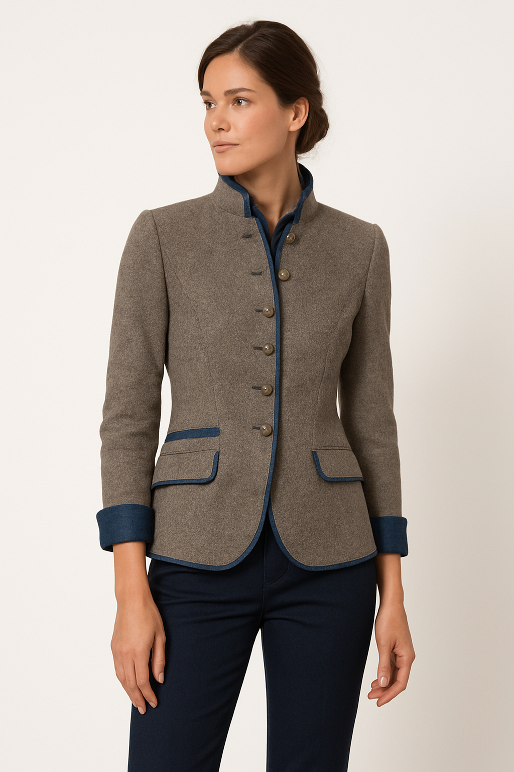Eleganter Damenblazer mit Stehkragen, taillierte Passform, zeitloser Stil, ideal für modische Outfits.