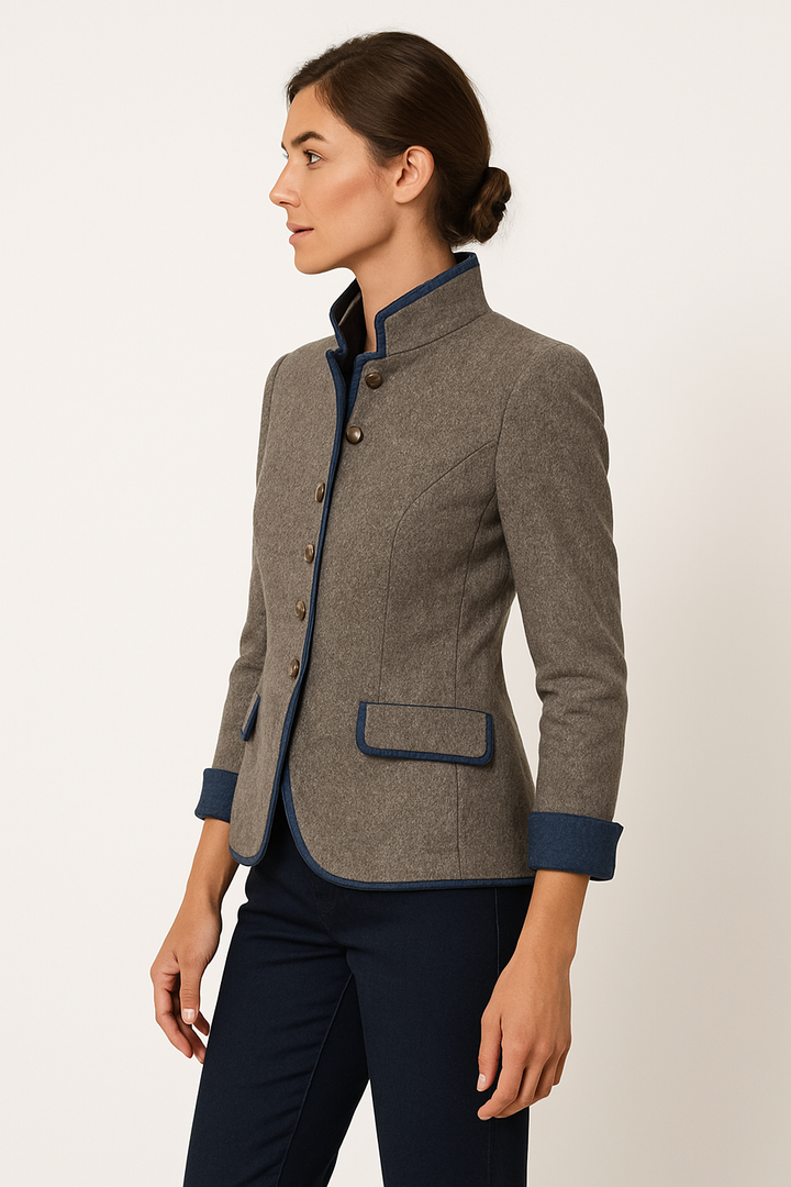 Eleganter Damenblazer mit Stehkragen, taillierte Passform, zeitloser Stil, ideal für modische Outfits.