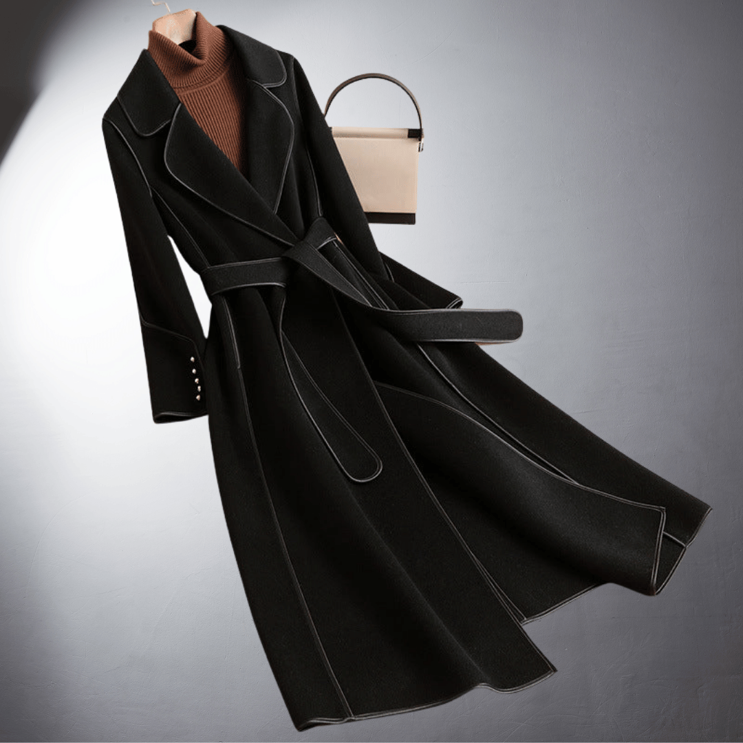 Eleganter handgemachter Damen Kaschmirmantel in Beige, schmeichelhafte Passform, hochwertig verarbeitet, vielseitig tragbar.