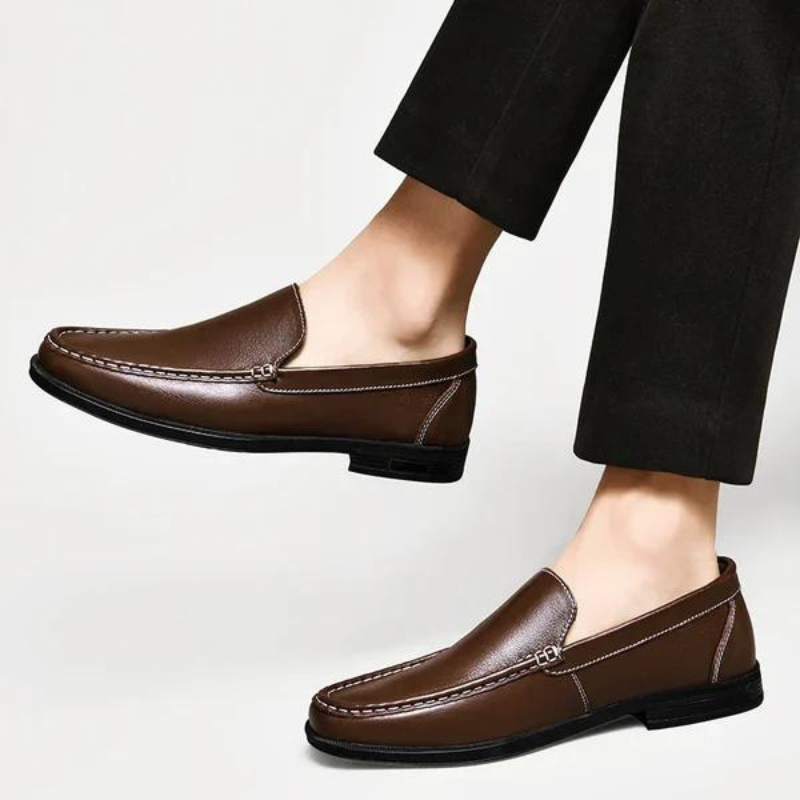 "Eleganter Herren Loafer aus echtem Leder, klassisches Design, luxuriös und stilvoll, ideal für jeden Anlass."