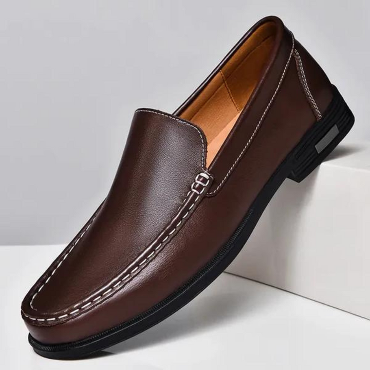"Eleganter Herren Loafer aus echtem Leder, klassisches Design, luxuriös und stilvoll, ideal für jeden Anlass."