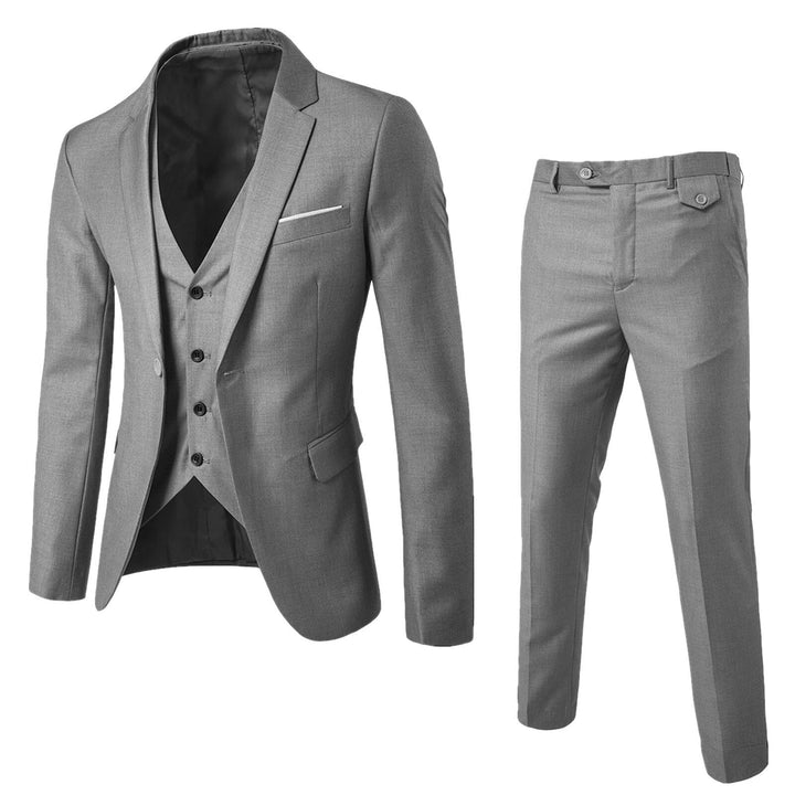 Eleganter Herren Slim-Fit-Anzug, 3-teilig, in vielfältigen Farben, ideal für Business und Hochzeiten, betont Silhouette.