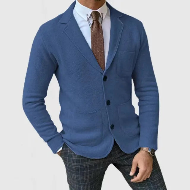 "Eleganter Herren Strickblazer in Slim Fit, luxuriös gestrickt, weiches Material, vielseitig tragbar, stilvolle Silhouette."
