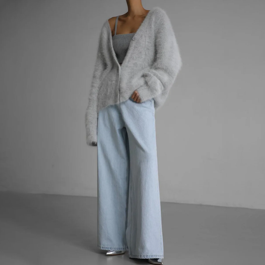 Eleganter Kaschmir-Cardigan in Oversized-Design mit V-Ausschnitt und Knöpfen, komfortabel für alle Gelegenheiten.
