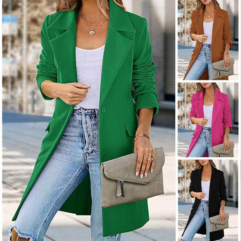 Eleganter langer Damenmantel, offenes Design, warm und stilvoll, ideal für kühle Tage. Perfekte Kombination aus Komfort und C