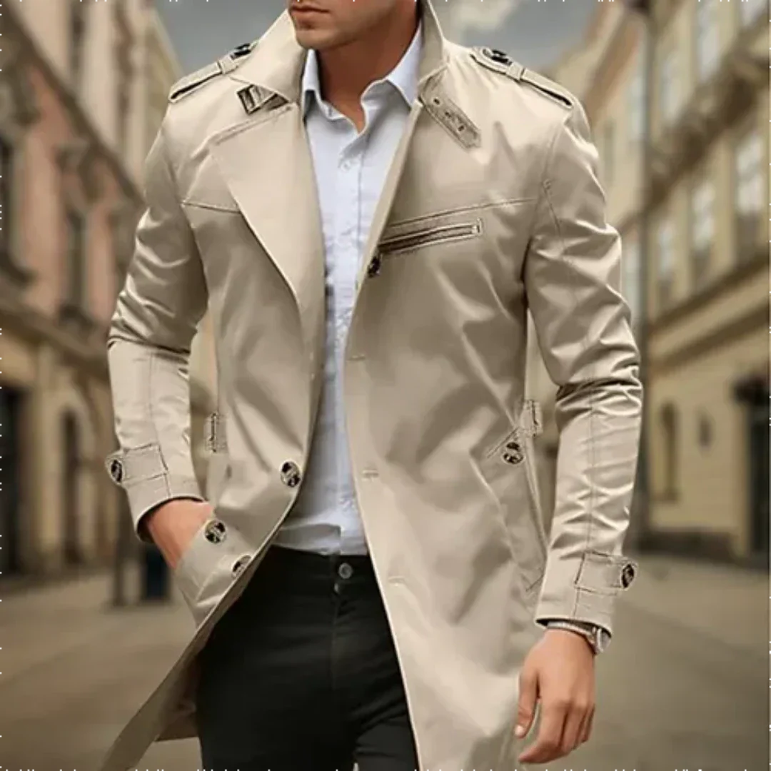 Eleganter, wasserdichter Trenchcoat für Herren, zweireihig, in Beige, schützt vor Regen und bietet klassische Optik.