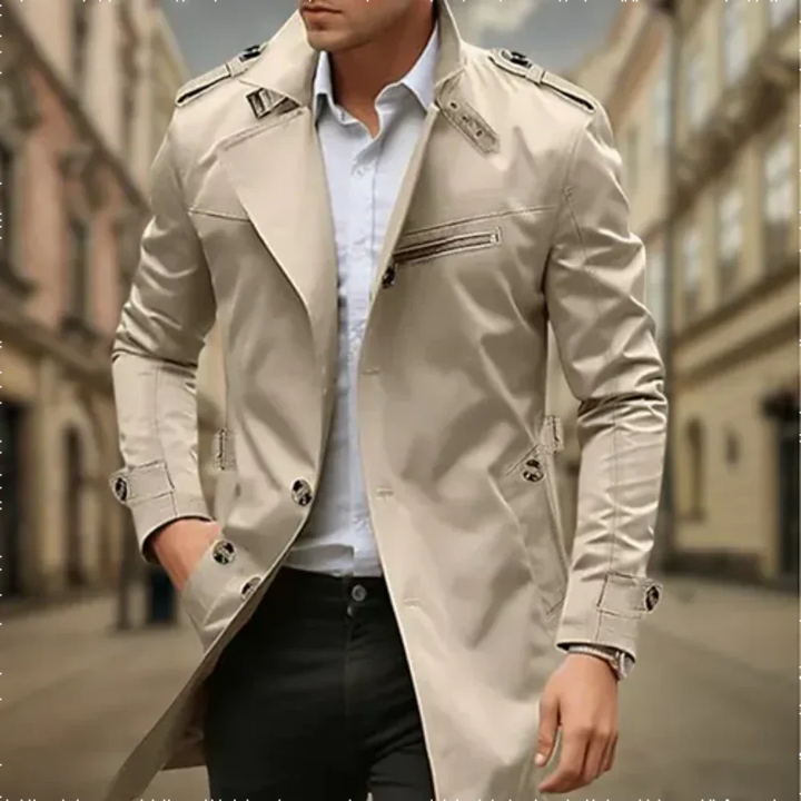 Eleganter, wasserdichter Trenchcoat für Herren, zweireihig, in Beige, schützt vor Regen und bietet klassische Optik.