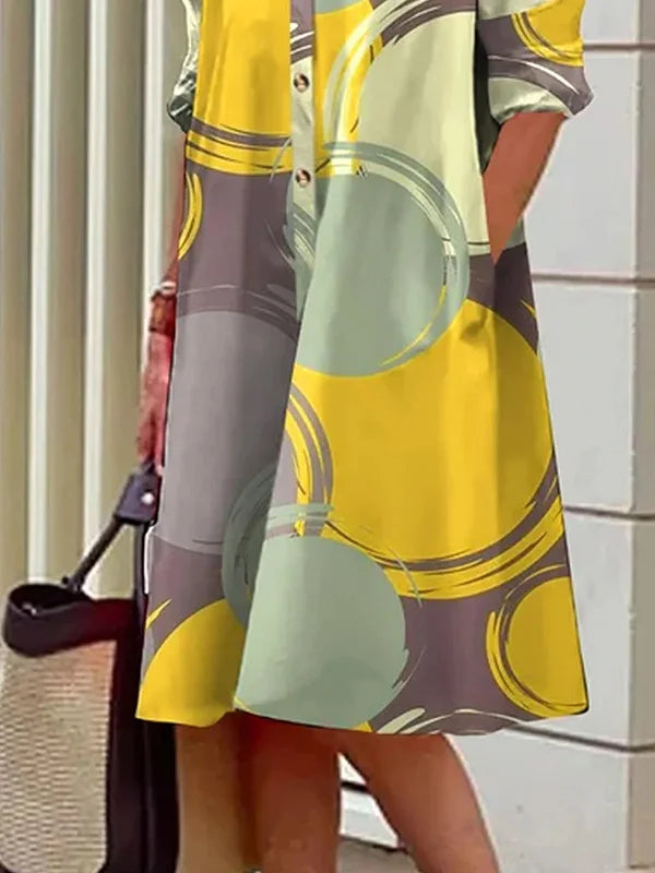 Elegantes Damen Cocktailkleid aus Seide in modernem Schnitt, fließender Stoff, ideal für festliche Anlässe.