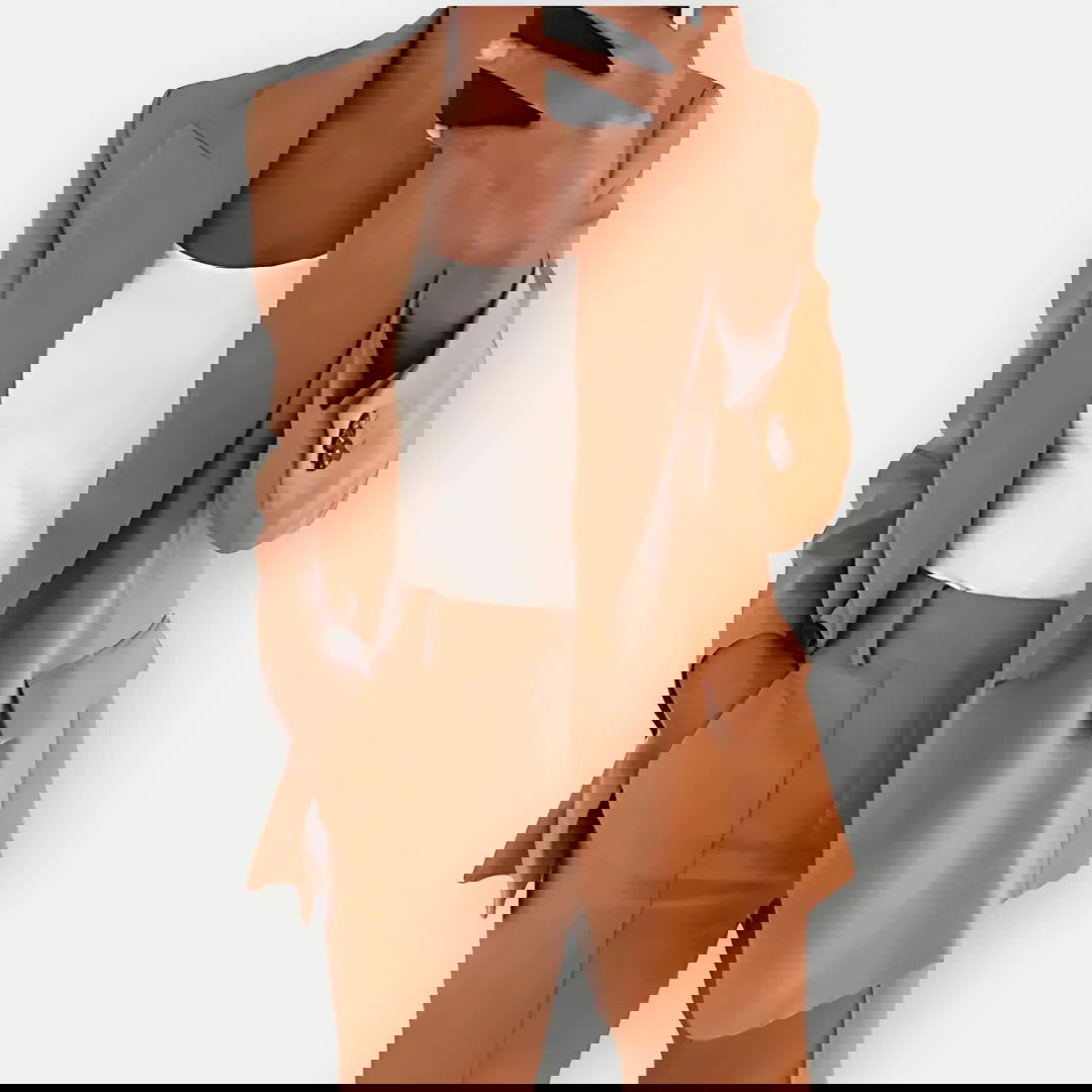 Elegantes Damen Hosenanzug Set mit Blazer und Hose, zeitloser Business-Chic, feminin geschnitten mit klaren Linien, schwarz.