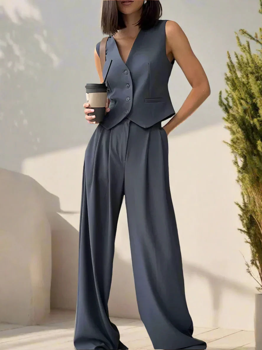 "Elegantes Damen-Hosenanzug-Set mit V-Ausschnitt, weiten Beinen, femininen Details, ideal für Büro und festliche Anlässe."