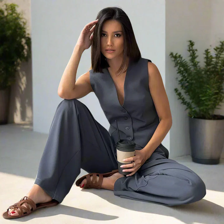 "Elegantes Damen-Hosenanzug-Set mit V-Ausschnitt, weiten Beinen, femininen Details, ideal für Büro und festliche Anlässe."