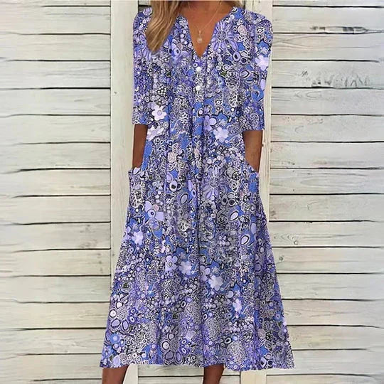 Elegantes Damen-Sommerkleid im Bohemian Stil mit schmeichelnder Silhouette, ideal für Strand und Stadt im Boho-Look.