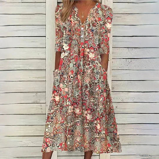 Elegantes Damen-Sommerkleid im Bohemian Stil mit schmeichelnder Silhouette, ideal für Strand und Stadt im Boho-Look.
