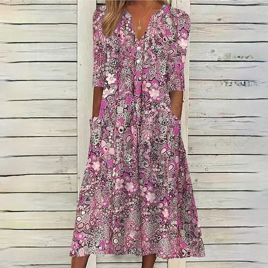 Elegantes Damen-Sommerkleid im Bohemian Stil mit schmeichelnder Silhouette, ideal für Strand und Stadt im Boho-Look.
