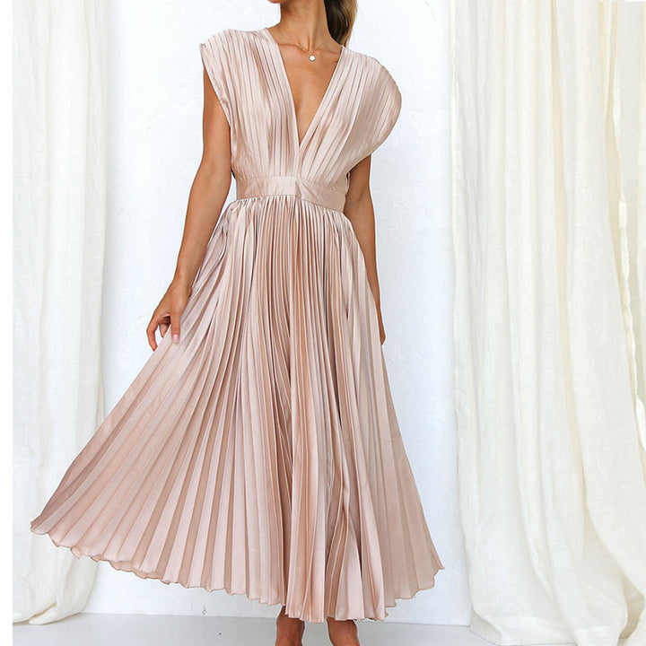 Elegantes Damen-Sommerkleid mit V-Ausschnitt, fließender Stoff, rückenfrei, ideal für Events oder Abendessen.