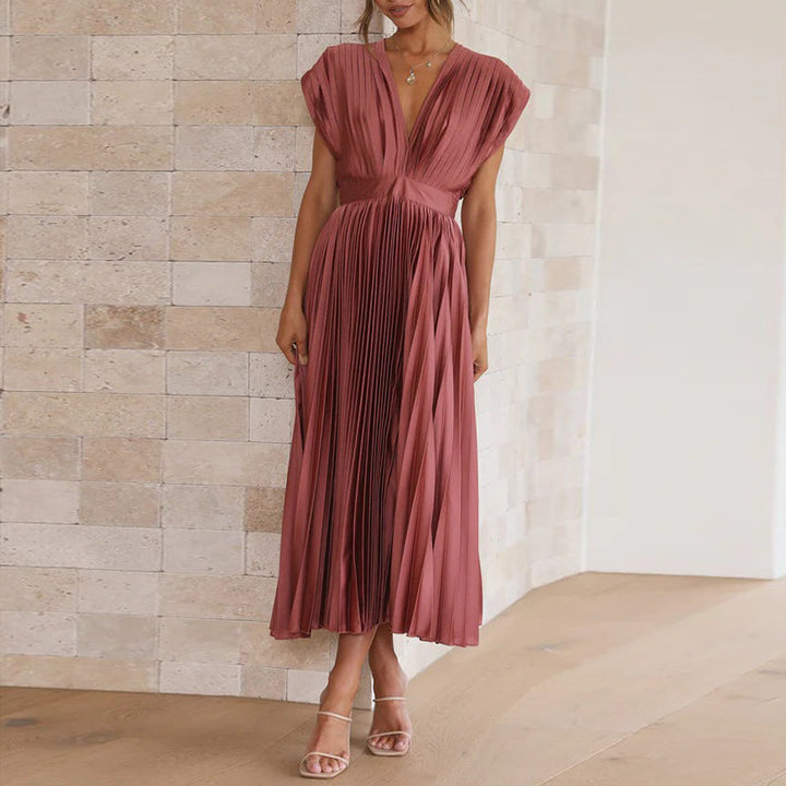 Elegantes Damen-Sommerkleid mit V-Ausschnitt, fließender Stoff, rückenfrei, ideal für Events oder Abendessen.