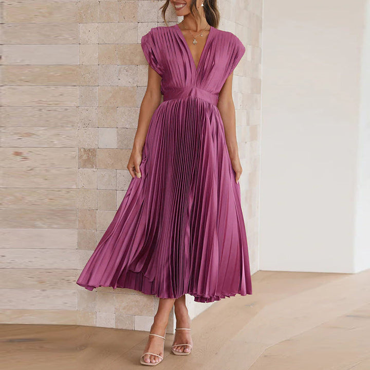 Elegantes Damen-Sommerkleid mit V-Ausschnitt, fließender Stoff, rückenfrei, ideal für Events oder Abendessen.
