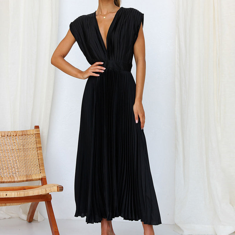 Elegantes Damen-Sommerkleid mit V-Ausschnitt, fließender Stoff, rückenfrei, ideal für Events oder Abendessen.