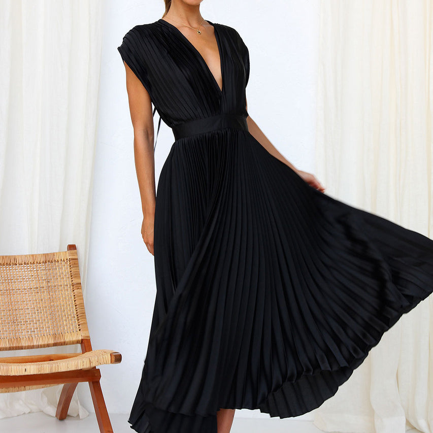 Elegantes Damen-Sommerkleid mit V-Ausschnitt, fließender Stoff, rückenfrei, ideal für Events oder Abendessen.