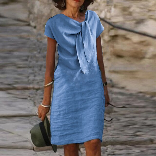 "Elegantes Damenkleid in sanfter Linienführung, V-Ausschnitt, kurzes Design, ideal für besondere Anlässe und Partys."