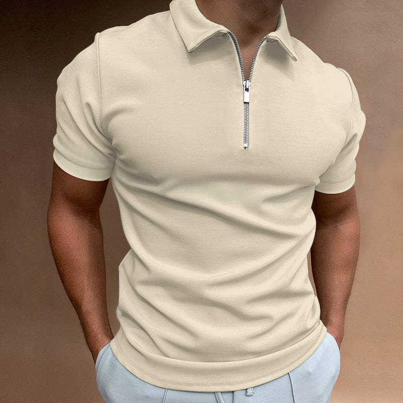 "Elegantes Herren-Poloshirt mit Reißverschluss, maßgeschneiderte Passform, vielseitig für Freizeit und semi-formelle Anlässe.
