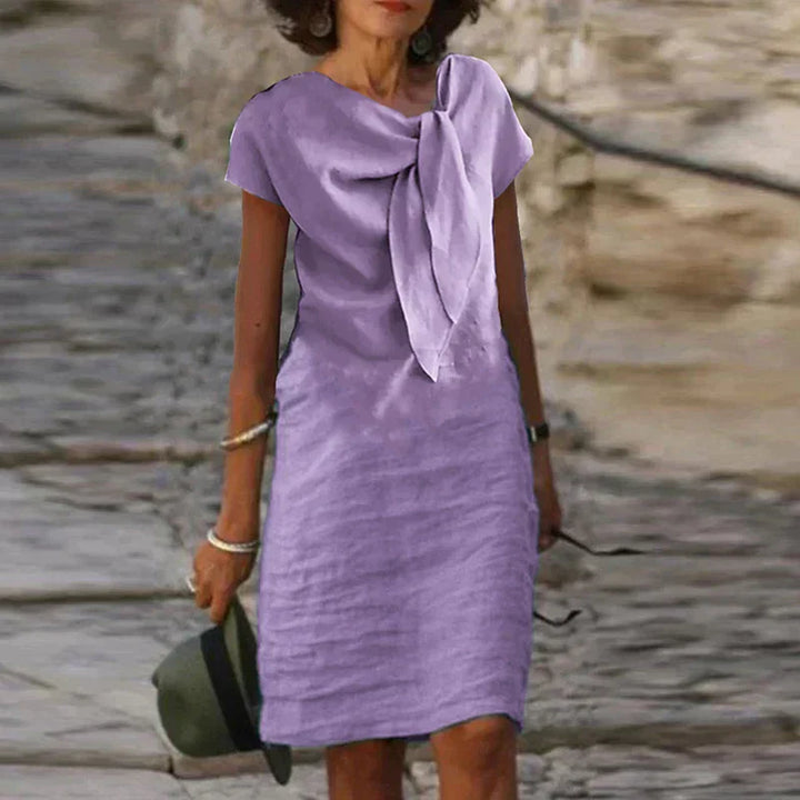 Elegantes, kurzärmliges Damen-Minikleid mit V-Ausschnitt, ideal für formelle Anlässe und Cocktailempfänge.