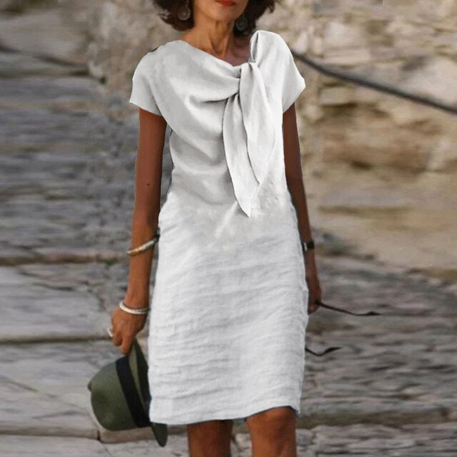 Elegantes, kurzärmliges Damen-Minikleid mit V-Ausschnitt, ideal für formelle Anlässe und Cocktailempfänge.