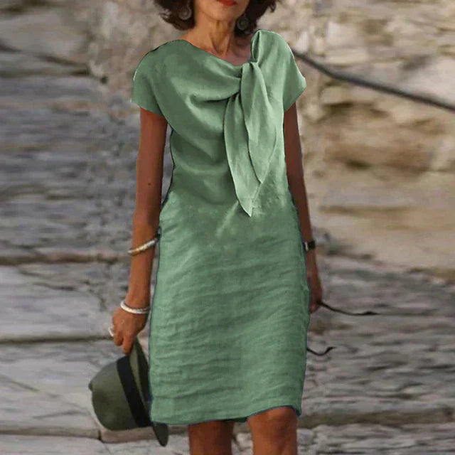 Elegantes, kurzärmliges Damen-Minikleid mit V-Ausschnitt, ideal für formelle Anlässe und Cocktailempfänge.