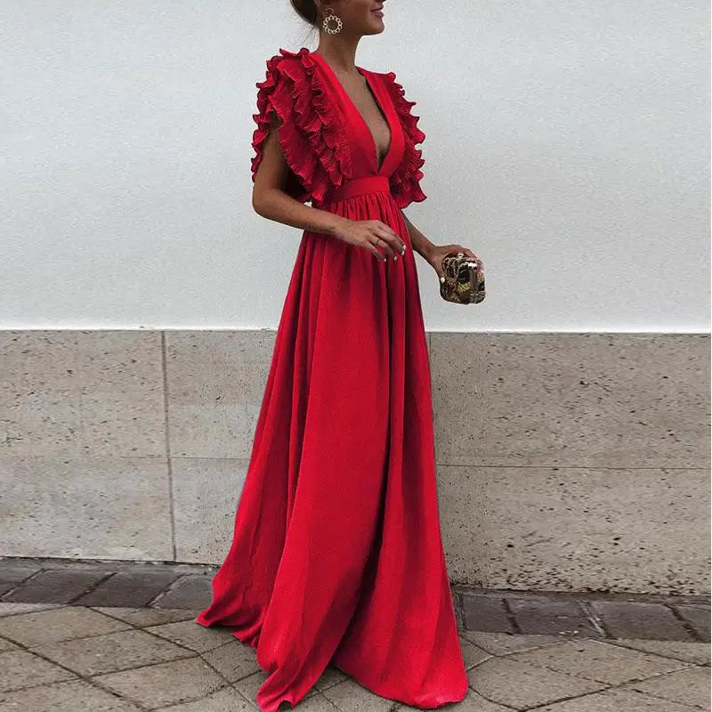 "Elegantes Maxi-Kleid in fließender Silhouette mit zarten smokigen Ärmeln, ideal für Hochzeitsgäste."
