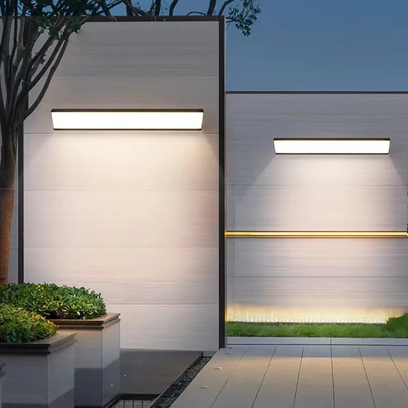 Energieeffiziente LED-Wandleuchte für Außen; modernes Design, wasserdicht, ideal für Terrassen und Eingang.