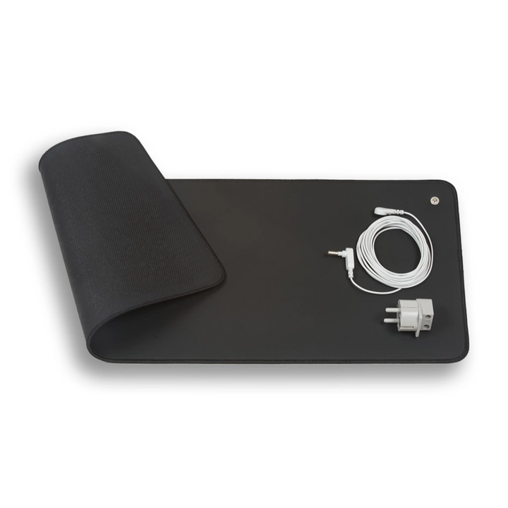 "Erdungsmatte aus Carbonleder, ideal für besseren Schlaf und Wohlbefinden, vielseitig, in moderner schwarzer Optik."
