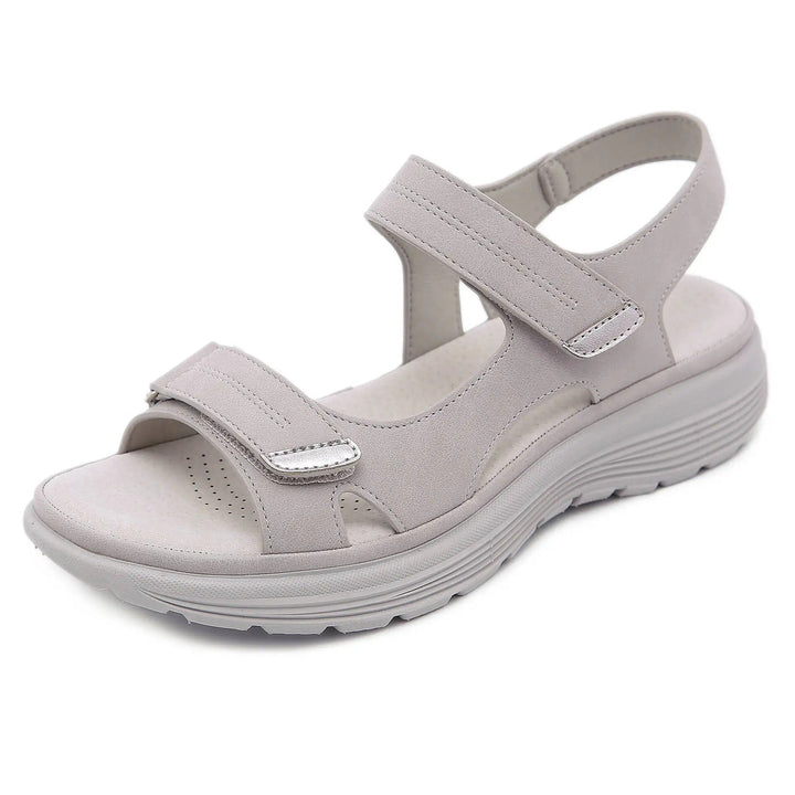 "Ergonomische beige Damensandalen mit anatomischem Fußbett, luftigem Design und flexiblen Riemen für optimalen Komfort"