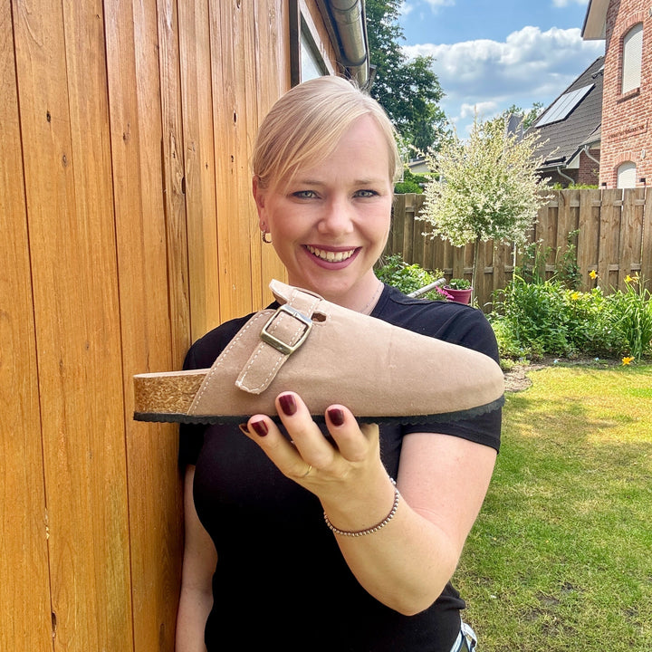 Ergonomische Damen Clogs mit rutschfester Sohle, breitem Zehenbereich und atmungsaktivem Design für Komfort und Sicherheit.