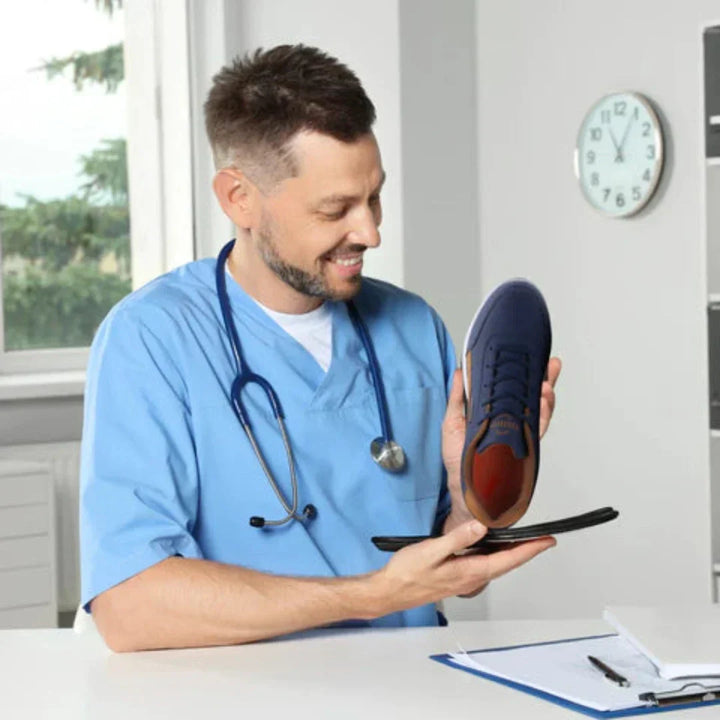 "Ergonomische OrthoX Damenschuhe, flexibel, atmungsaktiv, braune Oberfläche mit rutschfester Sohle, für Alltag und Sport."