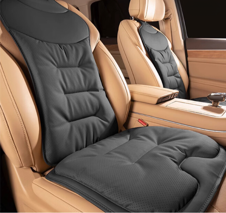 "Ergonomisches Autositzkissen auf Autositzen, beiges Material für optimale Rückenunterstützung, ergonomisch geformt."