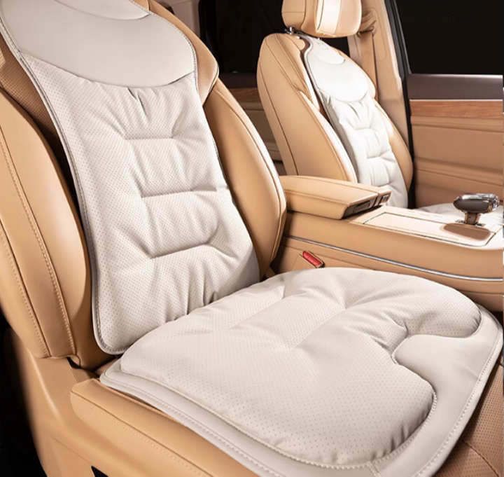 "Ergonomisches Autositzkissen auf Autositzen, beiges Material für optimale Rückenunterstützung, ergonomisch geformt."