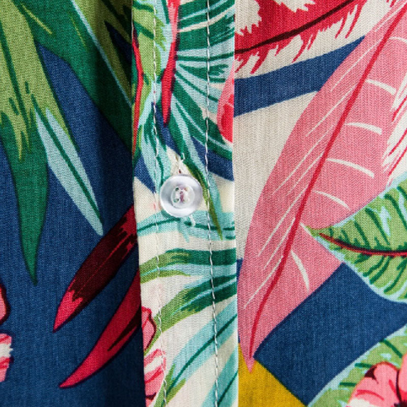 "Exotisches Herrenhemd mit lebhaften Mustern, farbenfroh und ideal für den Urlaub, aus leichtem, komfortablem Material."