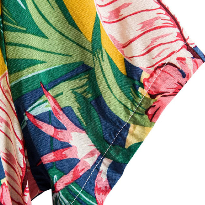 "Exotisches Herrenhemd mit lebhaften Mustern, farbenfroh und ideal für den Urlaub, aus leichtem, komfortablem Material."