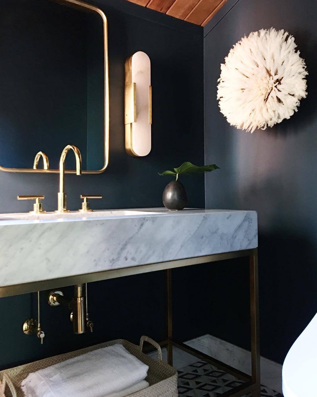 Langgestreckte Alabaster-Wandleuchte