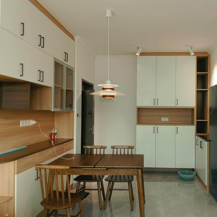 Moderne Metall-Pendelleuchte